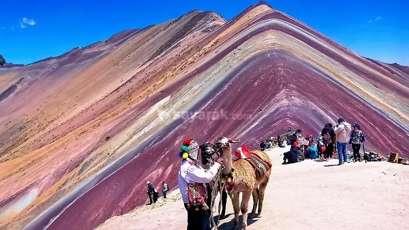 کوه رنگین کمان در پرو 